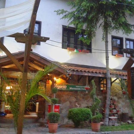 Семеен Хотел-Ресторант Маламовата Къща Goze Deltschew Exterior foto