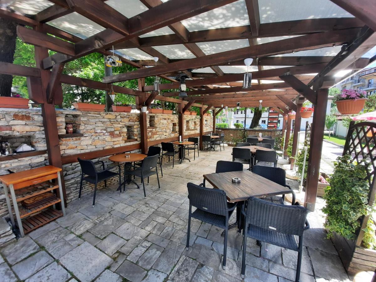 Семеен Хотел-Ресторант Маламовата Къща Goze Deltschew Exterior foto