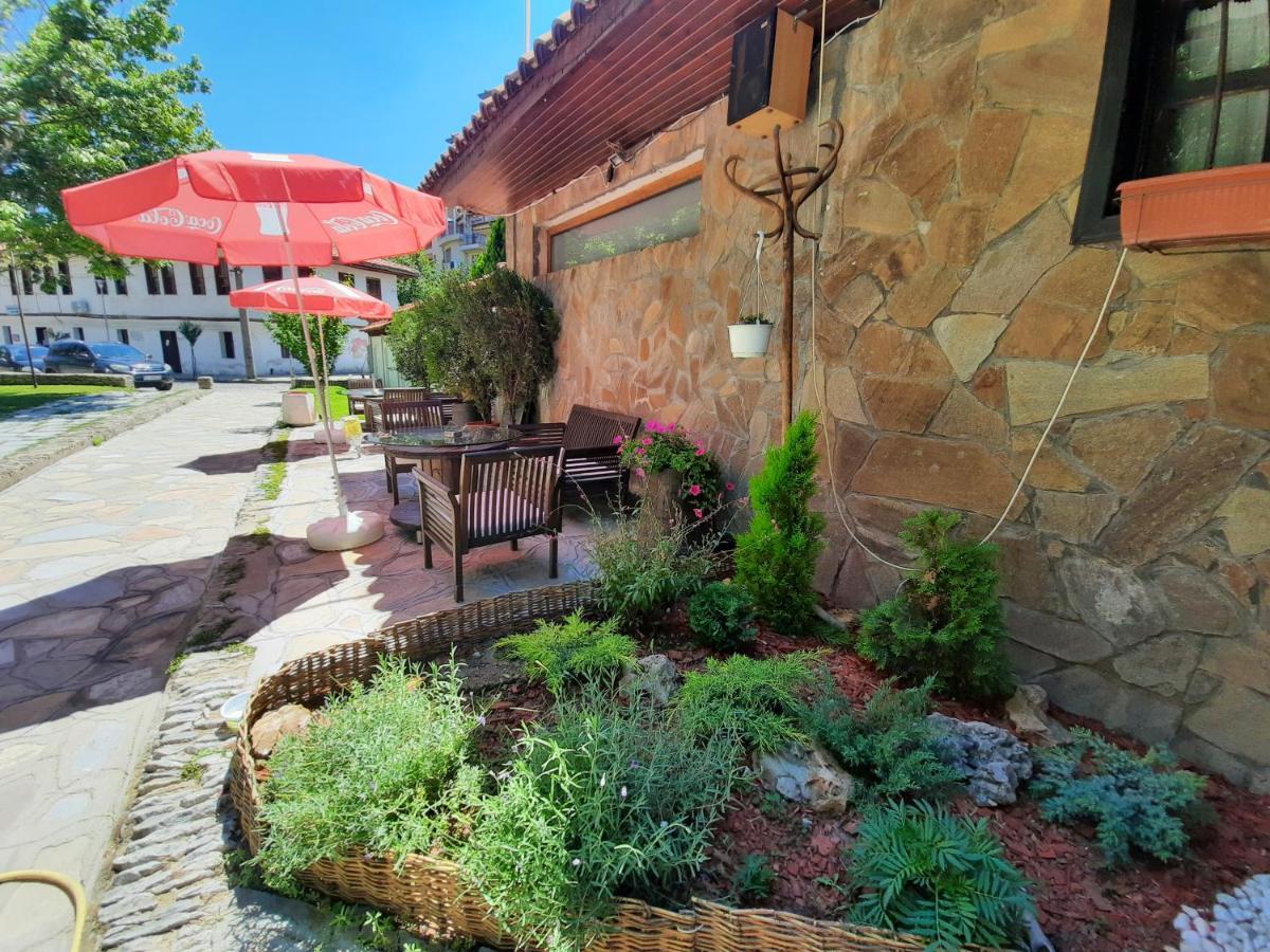 Семеен Хотел-Ресторант Маламовата Къща Goze Deltschew Exterior foto