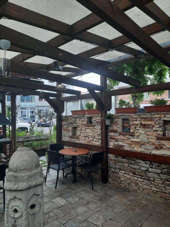 Семеен Хотел-Ресторант Маламовата Къща Goze Deltschew Exterior foto