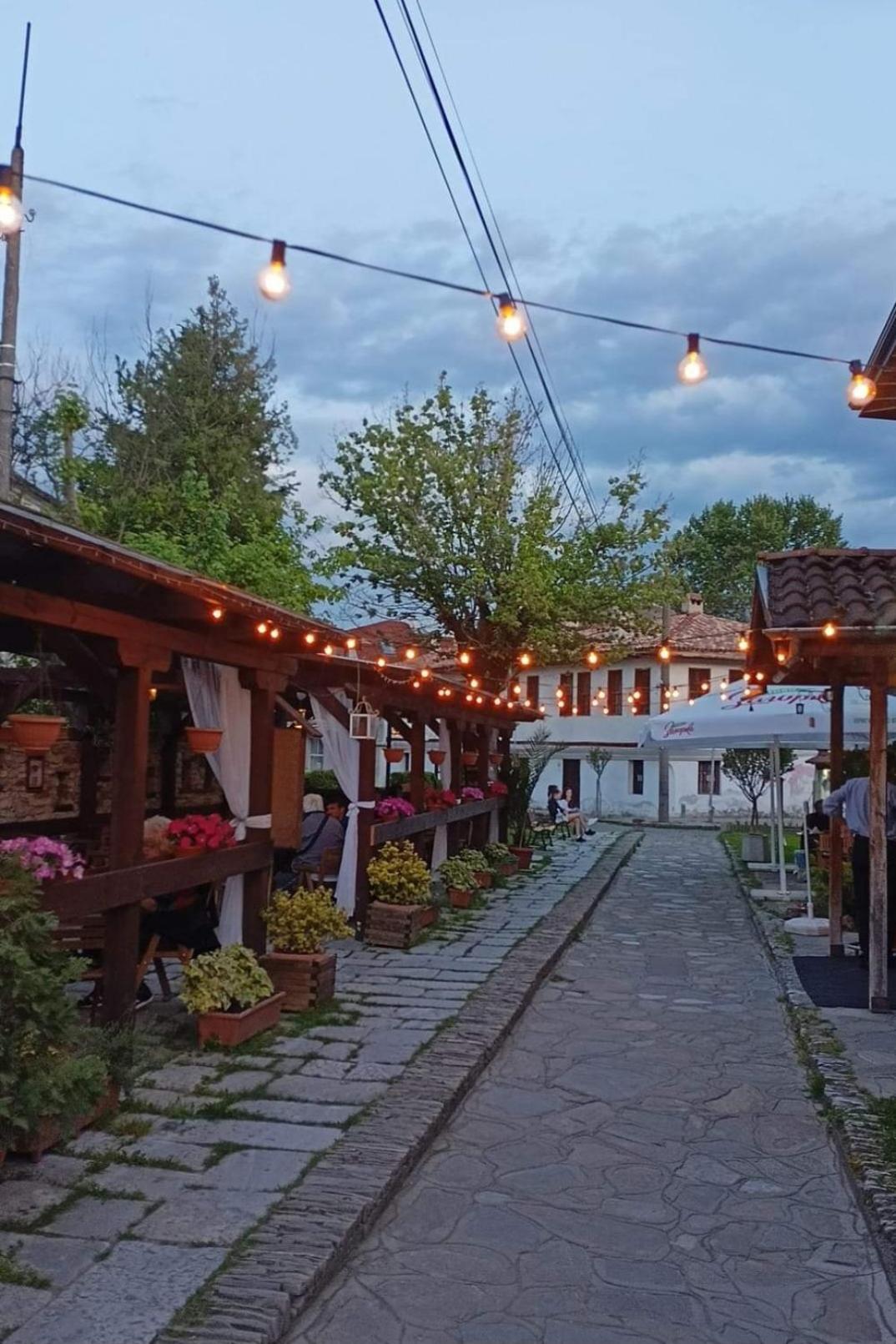 Семеен Хотел-Ресторант Маламовата Къща Goze Deltschew Exterior foto