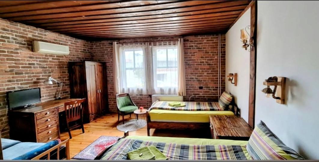 Семеен Хотел-Ресторант Маламовата Къща Goze Deltschew Exterior foto