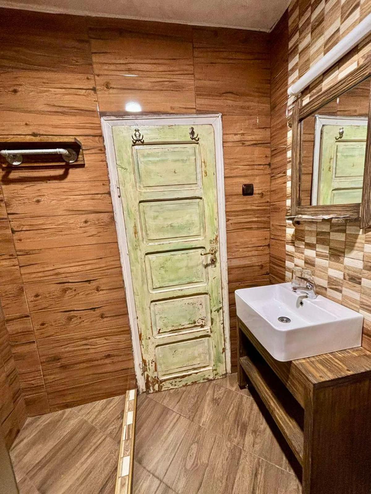 Семеен Хотел-Ресторант Маламовата Къща Goze Deltschew Exterior foto