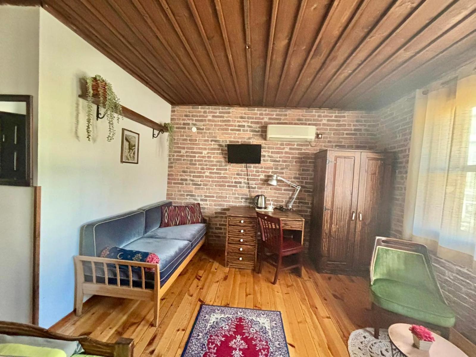 Семеен Хотел-Ресторант Маламовата Къща Goze Deltschew Exterior foto