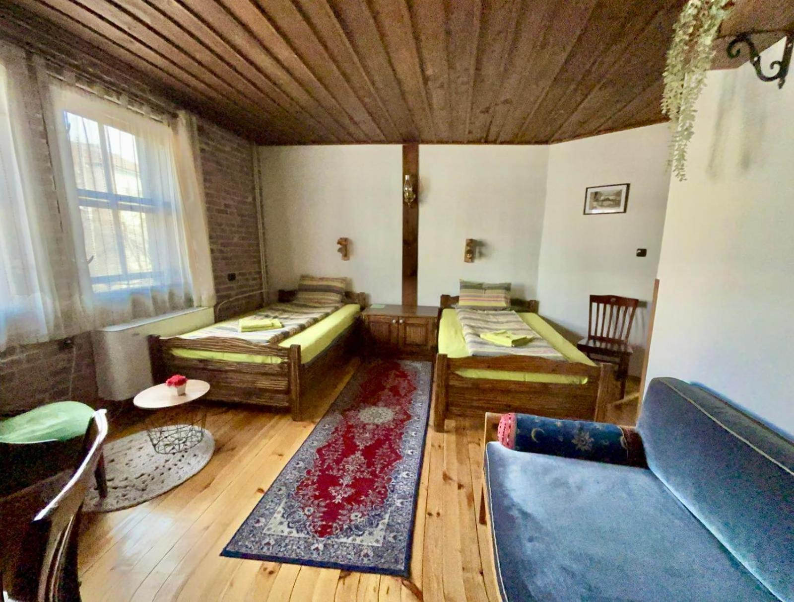 Семеен Хотел-Ресторант Маламовата Къща Goze Deltschew Exterior foto