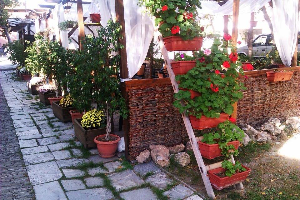 Семеен Хотел-Ресторант Маламовата Къща Goze Deltschew Exterior foto